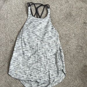 Lululemon tank with built in bra size 4